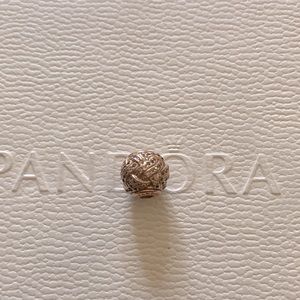 Pandora rose Essence charm